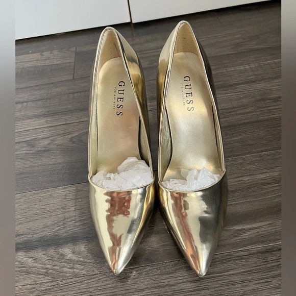 NWOT Gold pumps by Guess size 8 - Picture 2 of 6